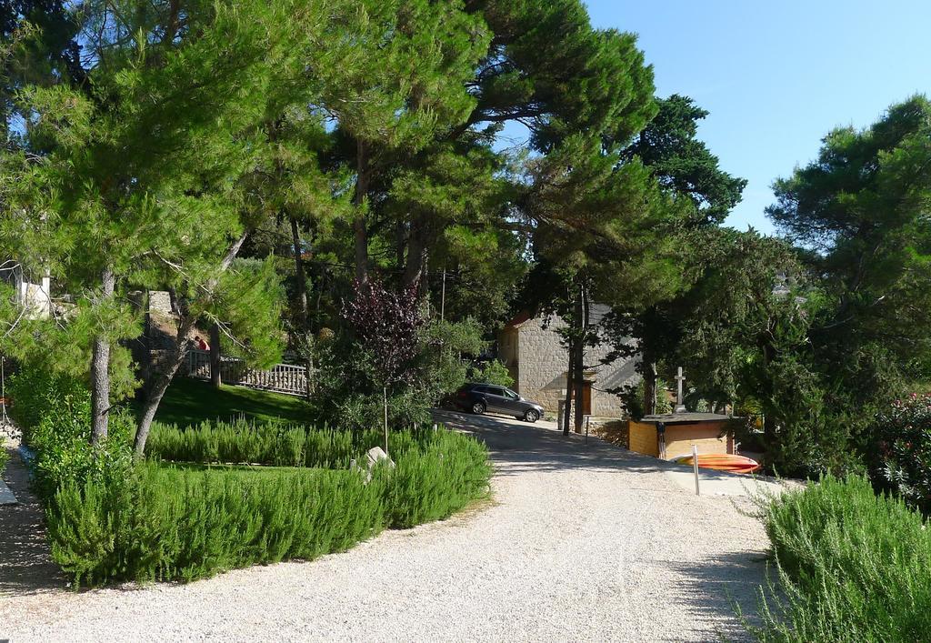 Private Luxury Villa Bianco On Solta For Up To 10 Persons, Heated Pool, Free Parking, Very Close To The Beach! Free Kajak & Mountainbikes, Great Living Area & Privacy! Rogač エクステリア 写真